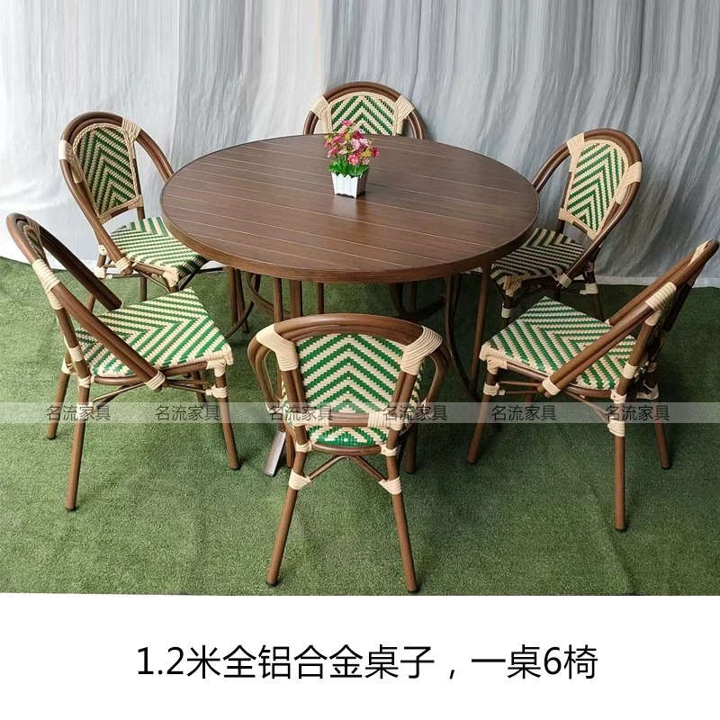 Juego de Mesa y Sillas de Bist - Outdoor Furniture Warehouse reseña y precio