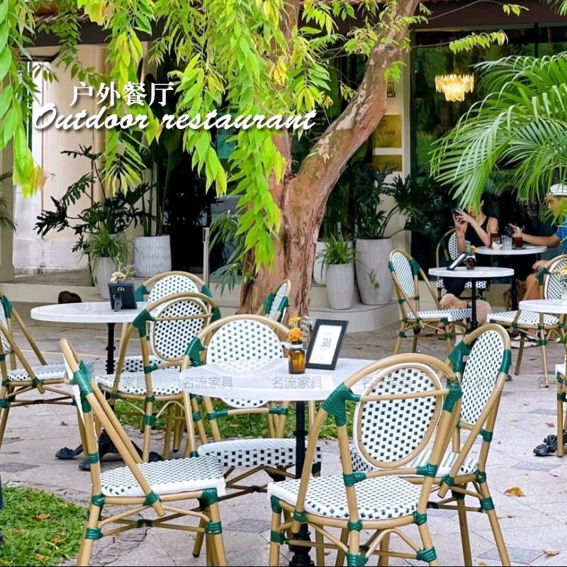 Juego de Mesa y Sillas de Bist - Outdoor Furniture Warehouse reseña y precio